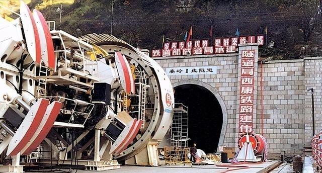 1997年，中国修建秦岭隧道时，找德国购买盾构机，德国鼻孔朝天：3.5亿