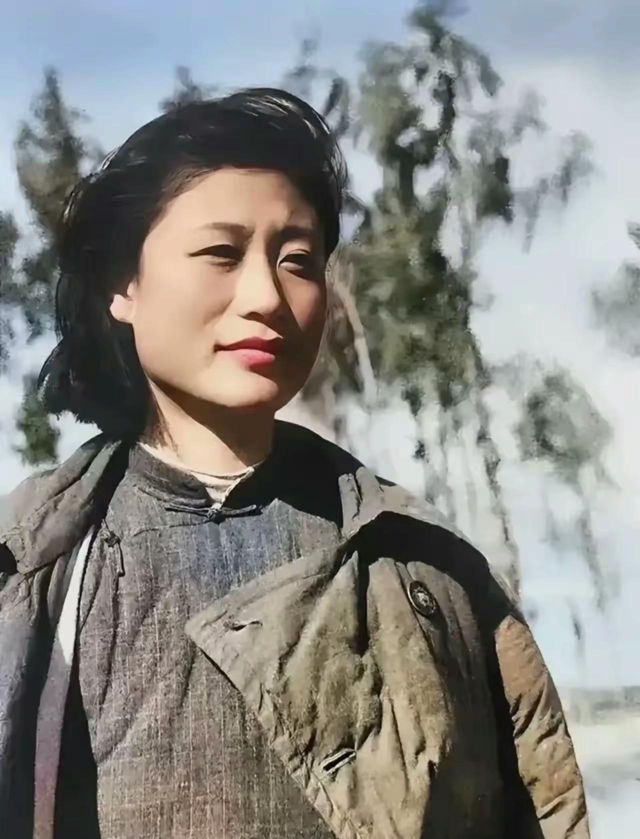 他们在延安结婚，皖南事变后项英牺牲，她成了寡妇。恰巧新四军第三师师长张爱萍也