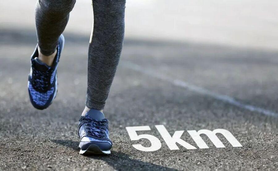 跑5公里和走5公里哪个更健康，还真不好一概而论。有研究追踪49005人6.2年，