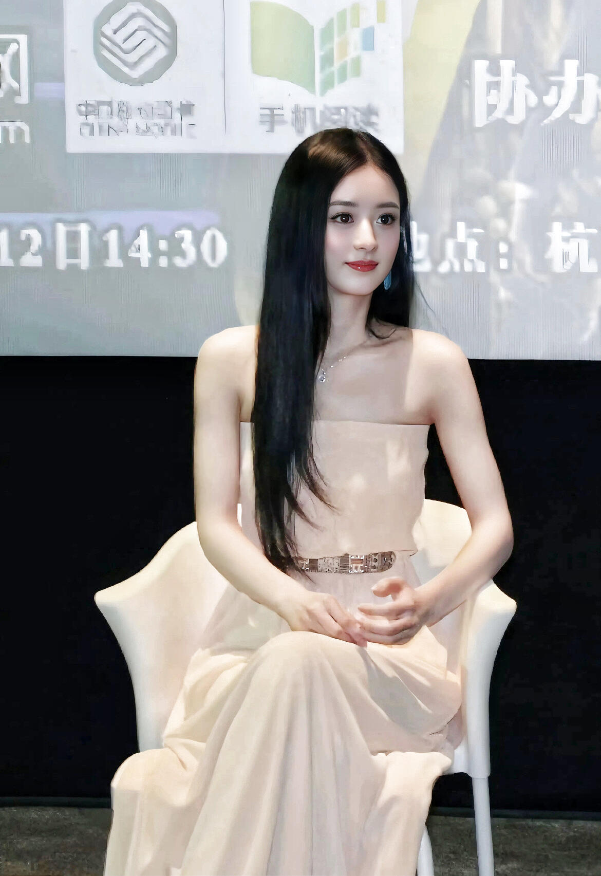 赵丽颖早期原来这么美啊，被震惊到啦！好权威的一张脸。​​​