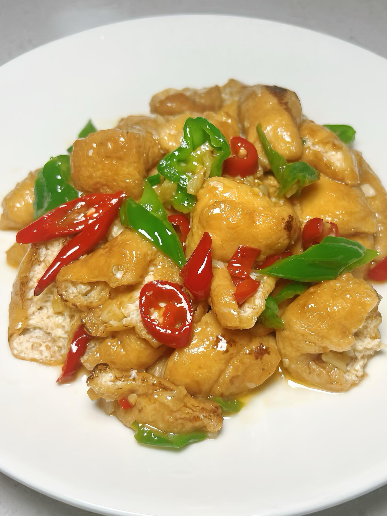 救命！这盘油豆腐炒辣椒才是米饭杀手🔥一口爆汁香到舔盘谁还没吃过油豆腐炒辣椒？