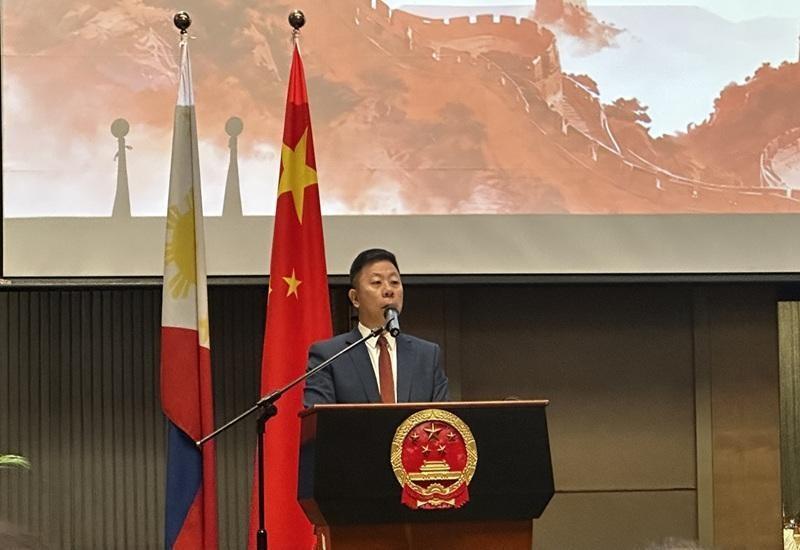 菲律宾吓傻了，不再叫嚣，害怕冲突。当地时间10月15日，菲律宾海岸警卫队两