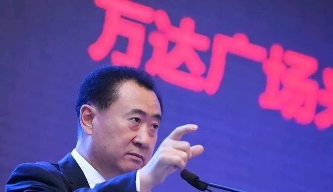 1986年，已经是大连陆军学院管理处副处长的王健林，却选择了转业。很多人都感到很