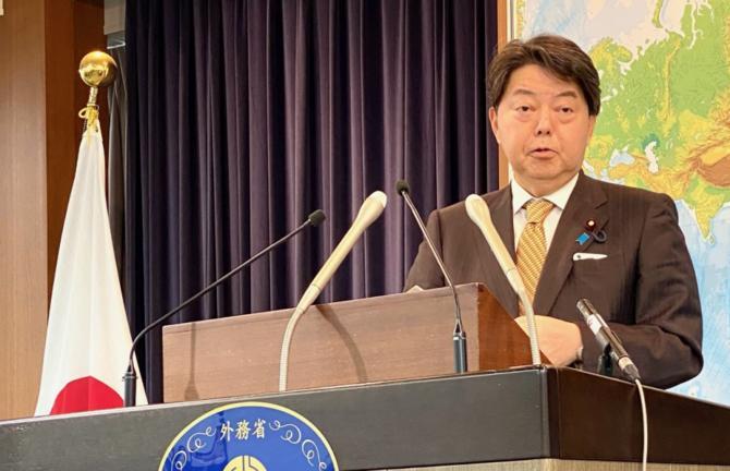 日本外相终于摊牌了，对台湾问题的最新表态，等于明着告诉中国：你家的事，我管定了
