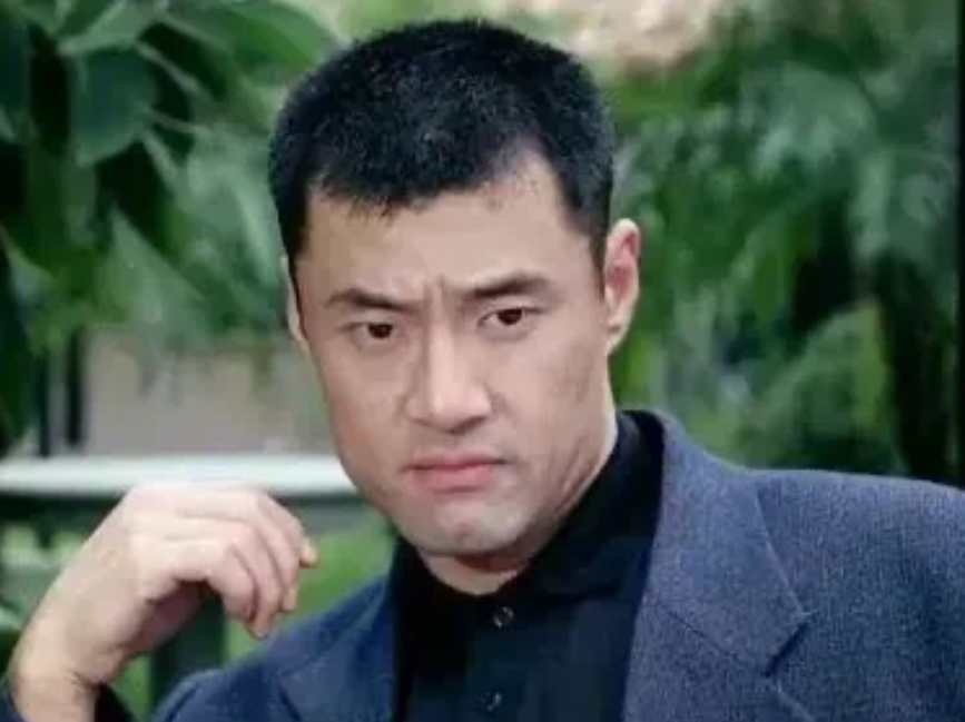 2003年，于荣光的父亲被查出恶性肿瘤晚期，医生说最多还能活6个月，于荣光却对医