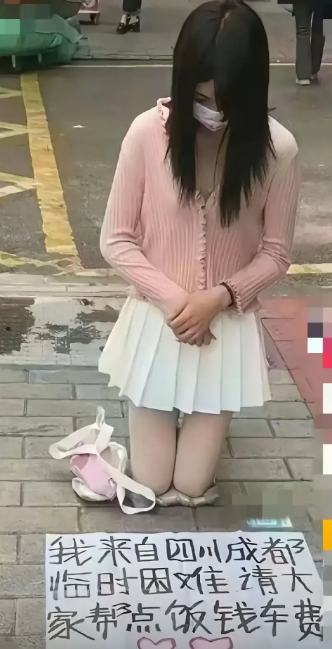 四川广元，有一位阿姨早上到菜市场买菜，在菜市场门口，看到一名穿着粉色衣服，白色超