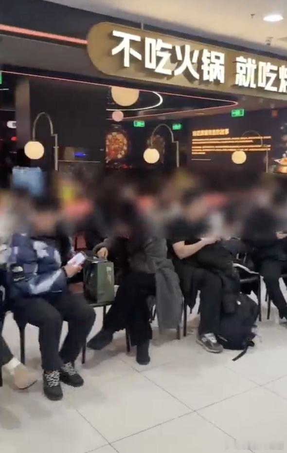 网红烤鱼进店前先花16元排队算我孤陋而寡闻了！切......