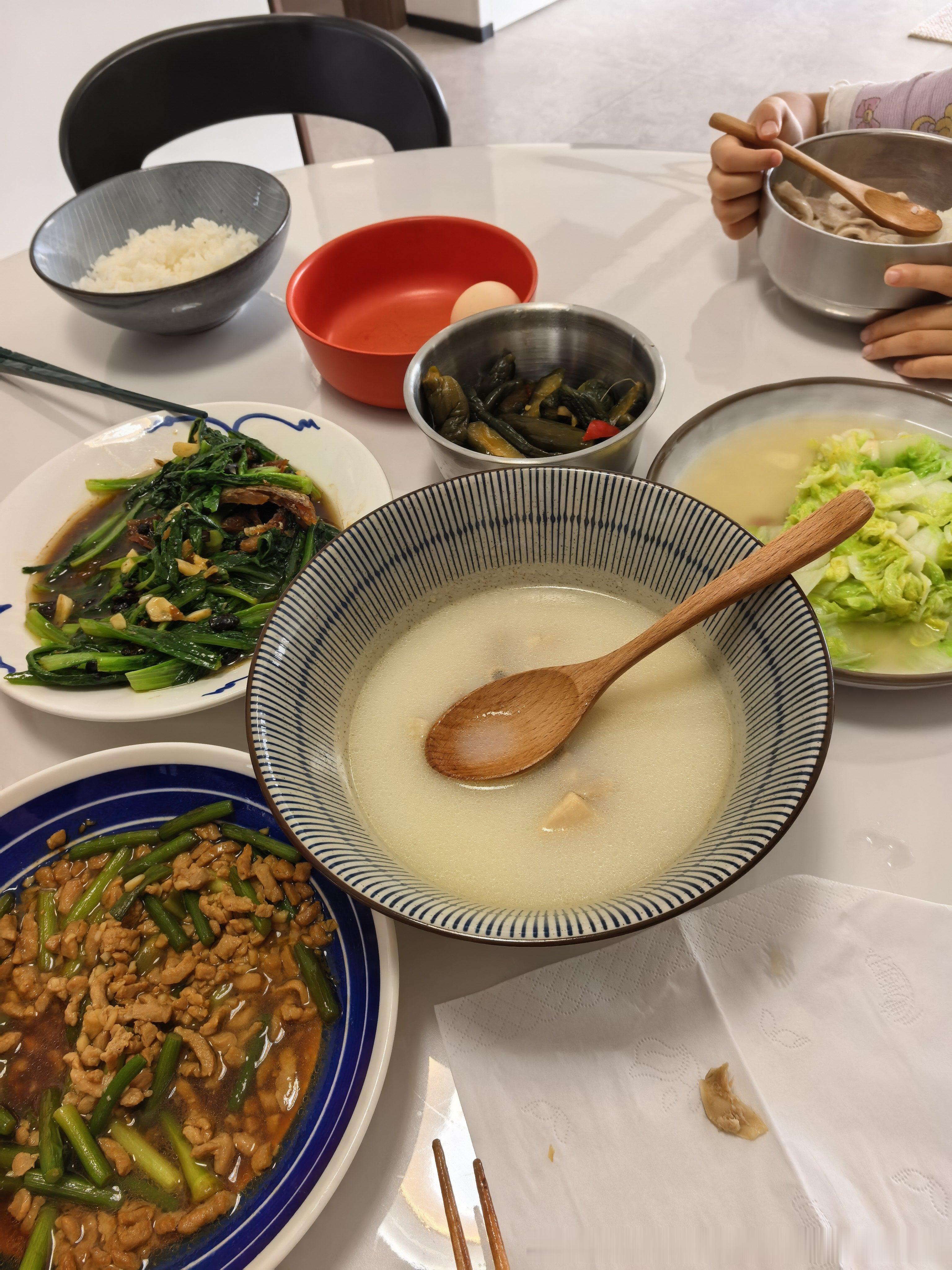 今天吃猪肚鸡午饭要积极