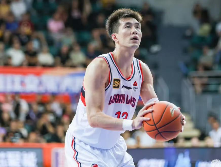 两年只打19场比赛，韧带断裂的郭艾伦在11年前就被宫鲁鸣言中，2015年的郭艾伦