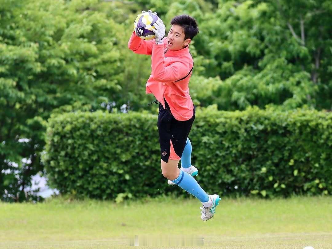 胡云皓首秀。5月11日，日本U18超级联赛(1)西区第7轮，神户胜利船4比0战胜