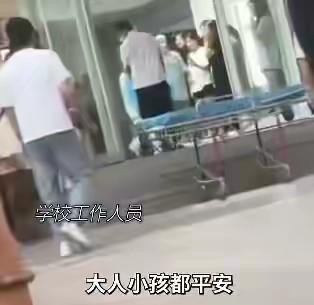 大二学生在校分娩，网传因失血过多去世。学校回应：大人小孩都平安，已送医。