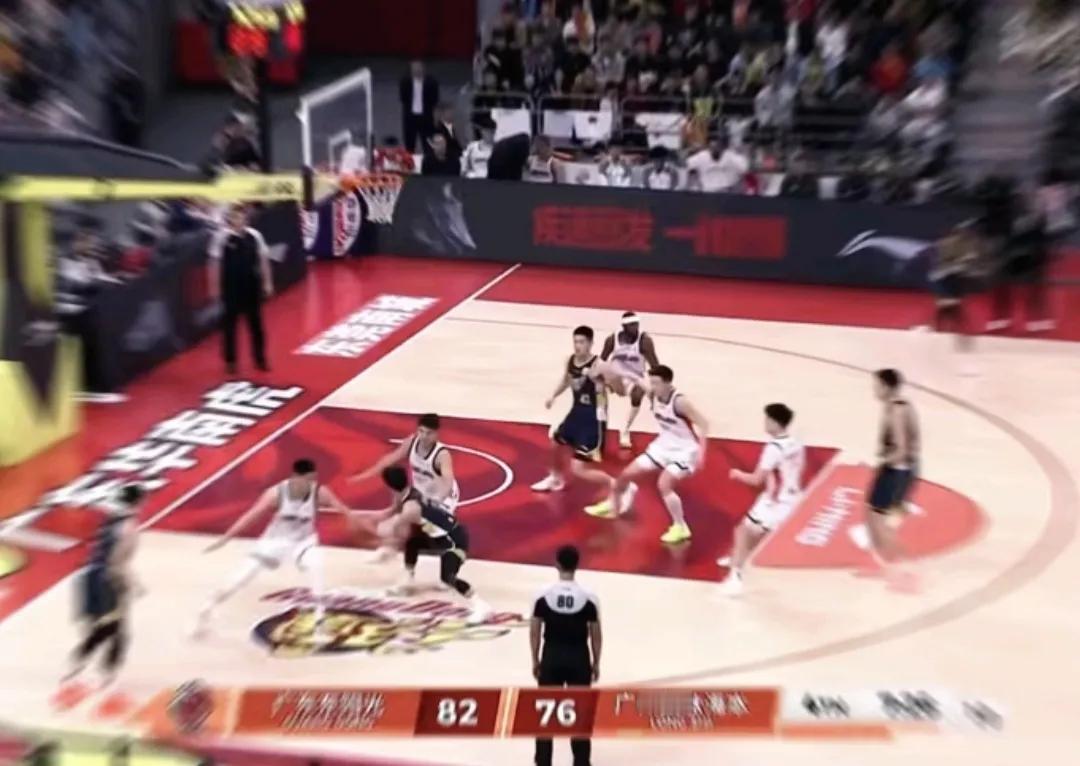 广东三分战胜广州，徐杰居功至伟，是球队获胜最大功臣，其鬼魅传球令人叹为观止。篮