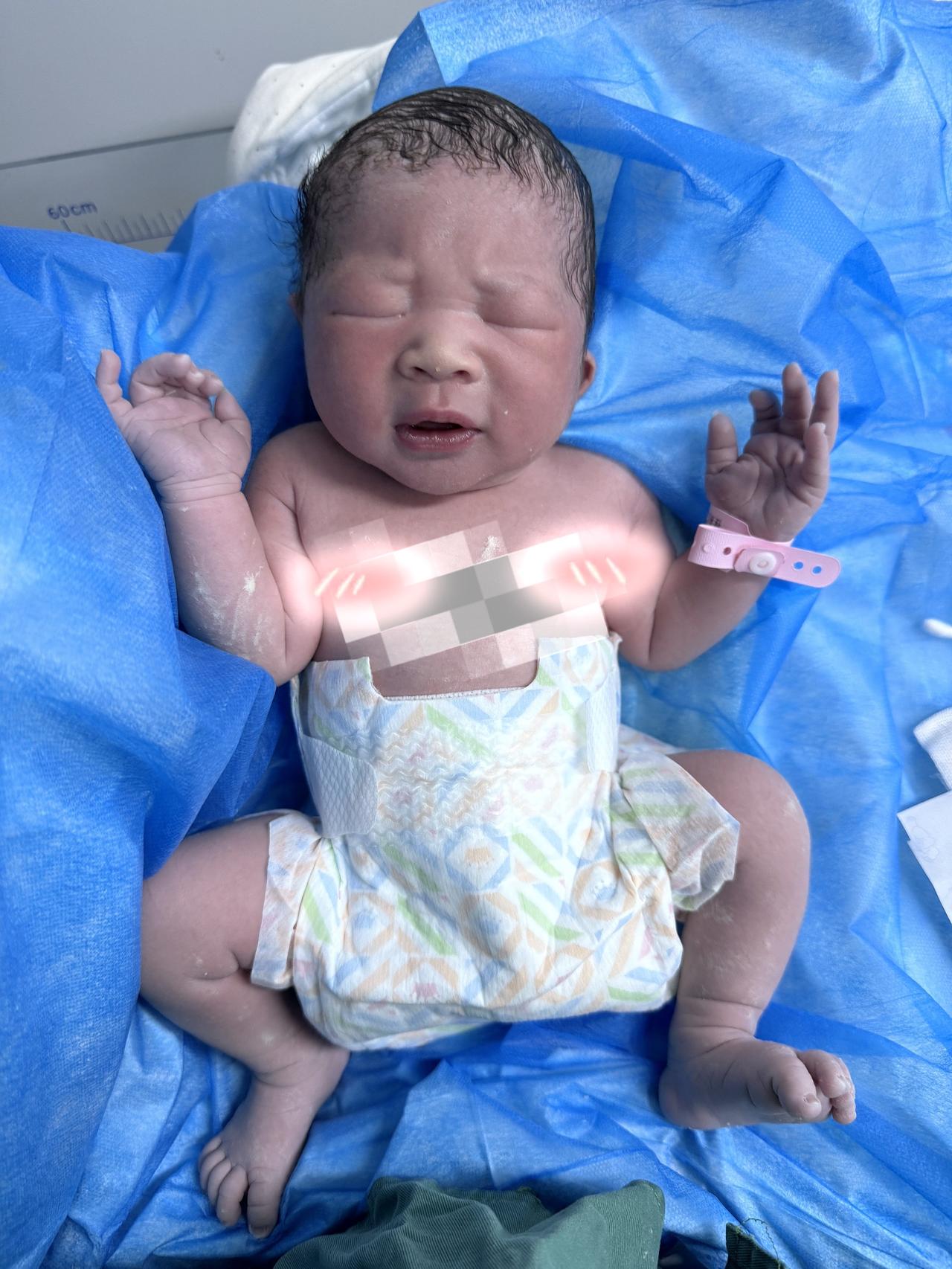 我的小公主们来咯💗恭喜我们的美丽宝妈顺利分娩，母女平安🎉愿小宝贝们健康快