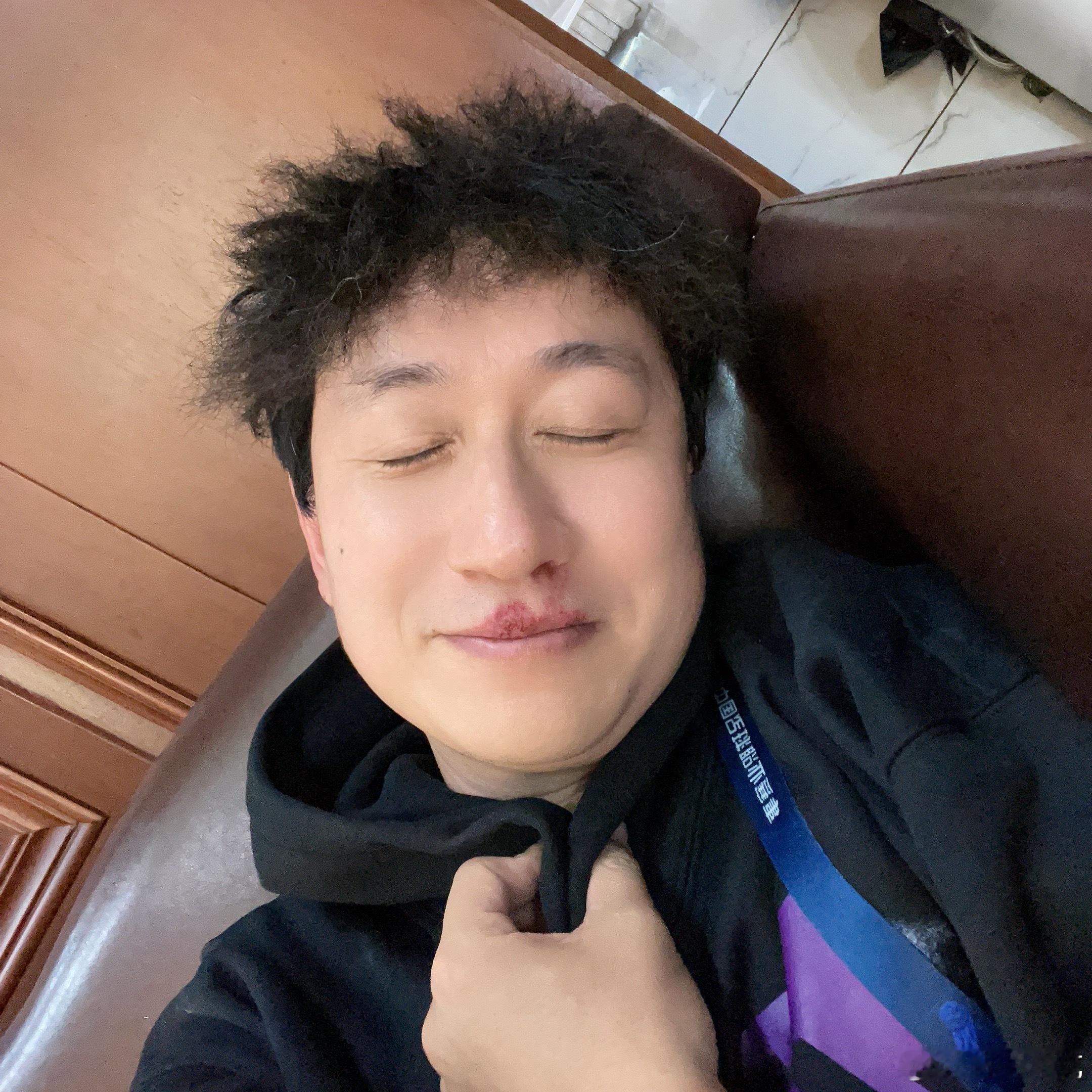 我先说感谢，一个赛季以来各位对我的支持，是对我的。不论咪咕的老师、天津的媒体老师