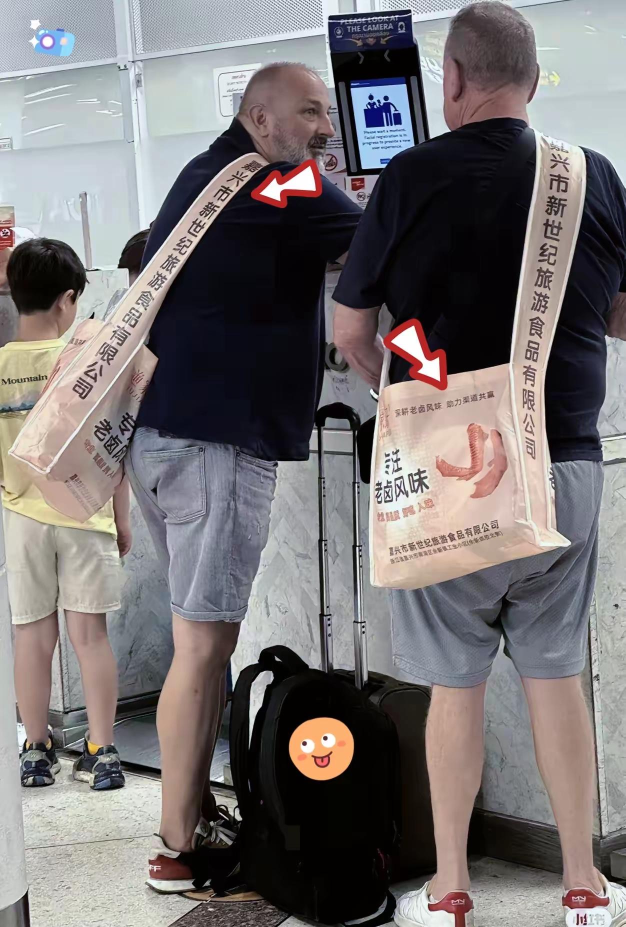 经过观察，我发现老外在衣服包包这方面，真没那么追求大牌，他们觉得就是实用才行，