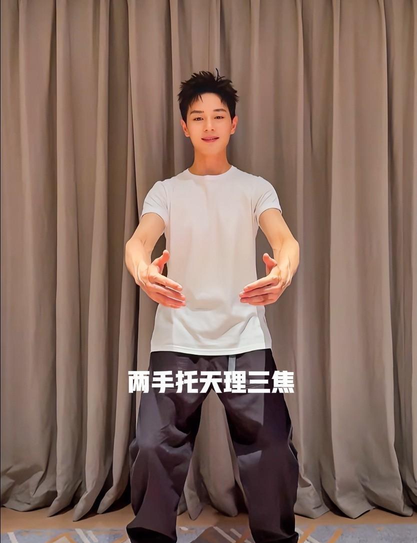 曹骏要不你还是退圈吧真的看不下去了现在娱乐圈怎么还会有这么实诚的憨憨啊！别