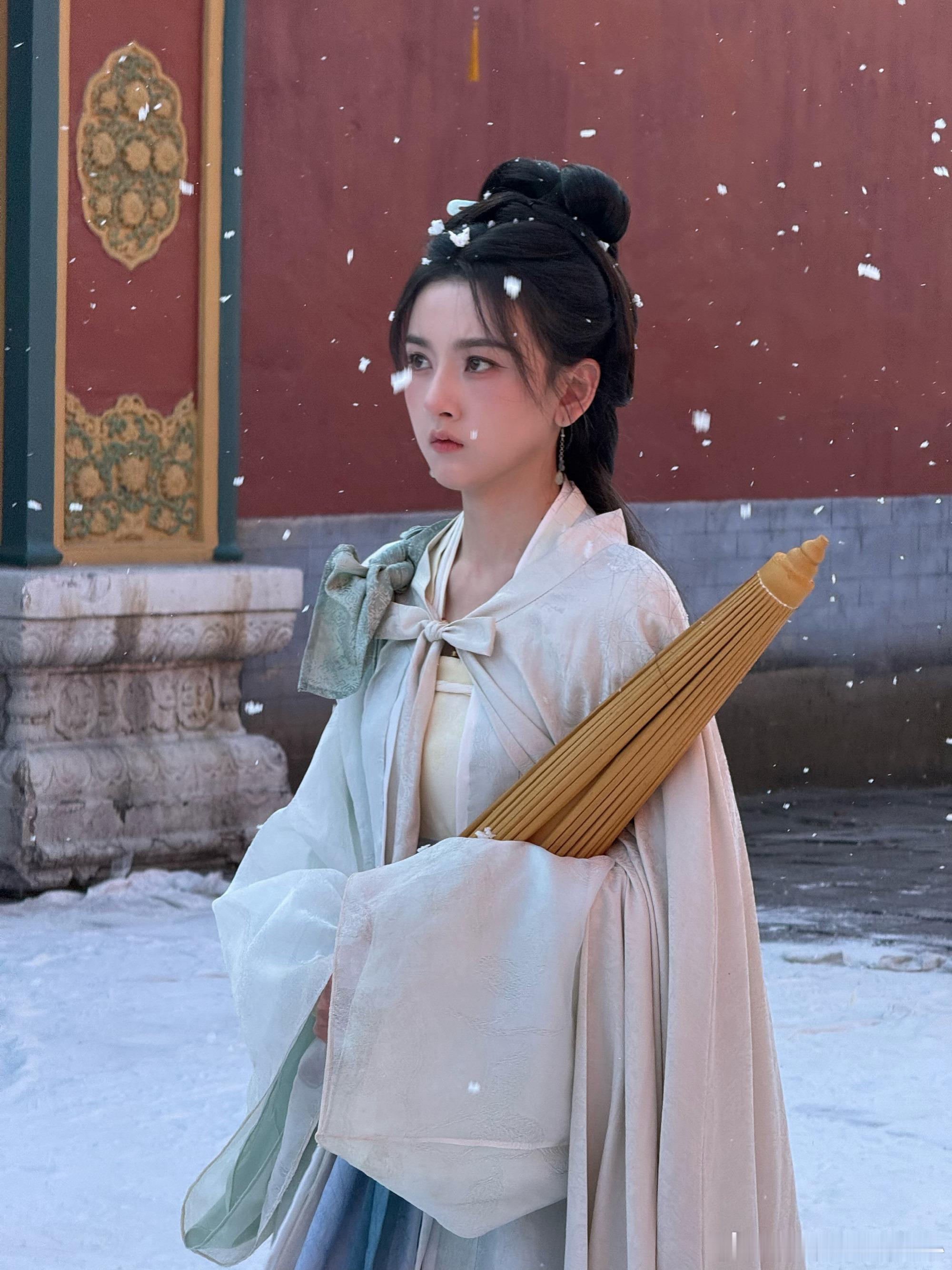 1.宋祖儿入组《等风热吻你》，经典言情小说改编自带庞大书粉基础，角色氛围感与演员