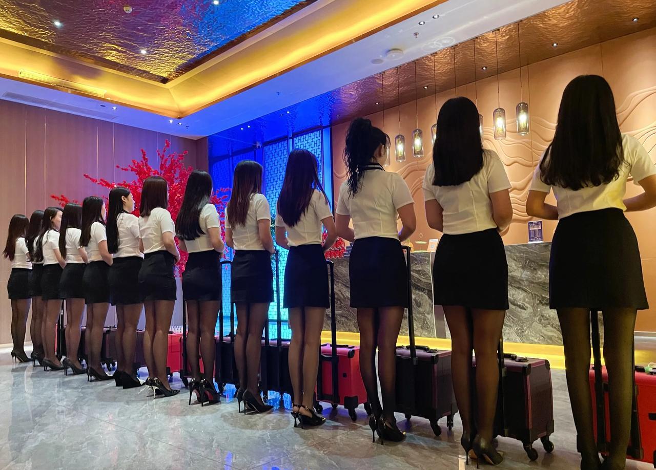 在部队的酒店寻欢作乐是什么滋味？十几年前，一次和几个朋友饭后到一个酒店洗脚。服务