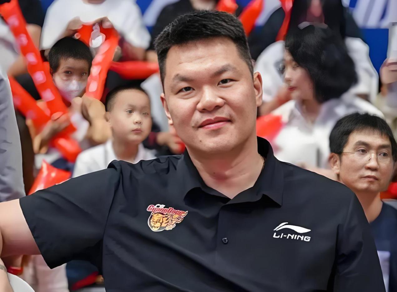 忍无可忍！关辛透露朱芳雨要补强内线，广东队将引进2米15大中锋昨晚，CBA常规