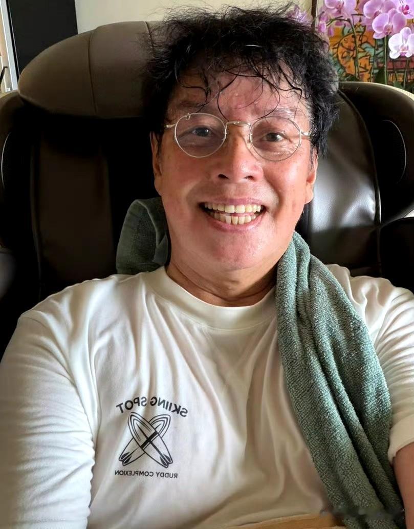 这两天被76岁的谭咏麟唱跳三个小时，和75岁的王石在北京参加体能赛给刷屏了！