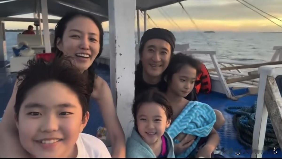 28日，演员申贤俊在Instagram上写道“我爱我的家人，和孩子们在一起的珍贵