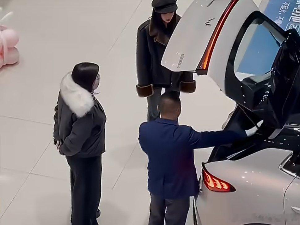 孟子义给助理买车你是说孟子义给自己的助理买车了是吗？！孟姐这老板太可了，求同款！