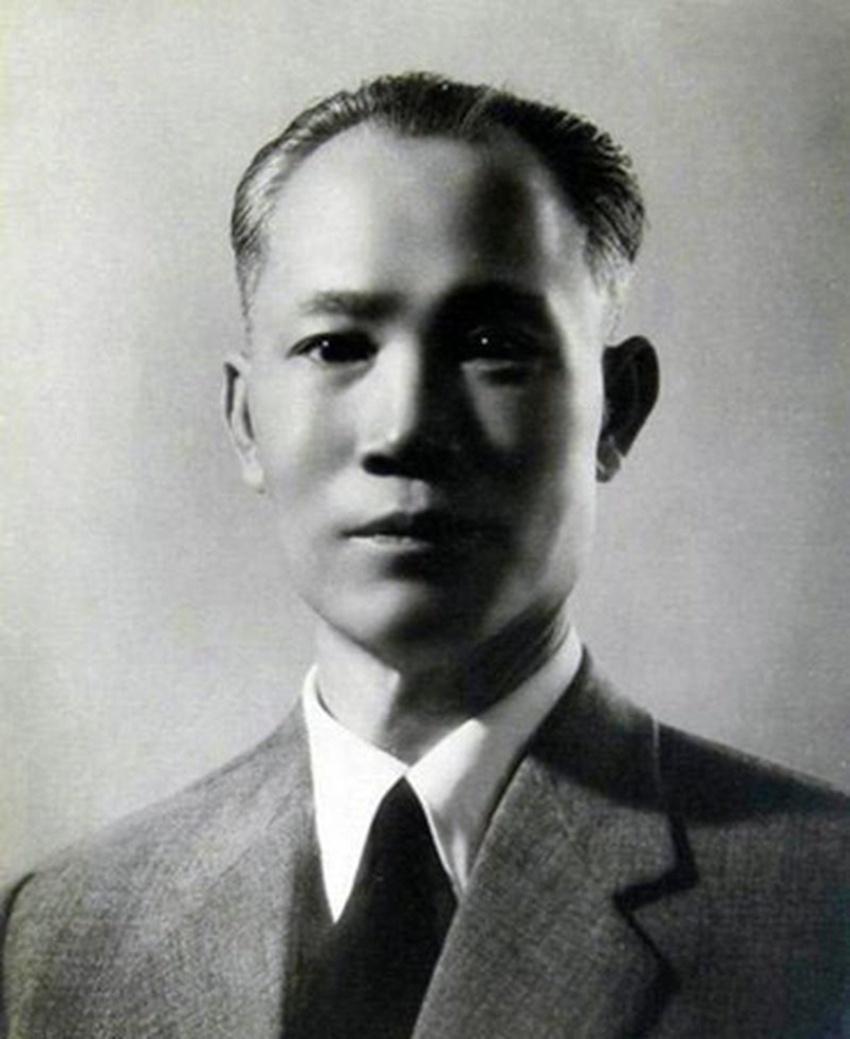 1925年，蒋介石要把干女儿嫁给陈诚。不过，他提了一个条件：““谭小姐必须是正室