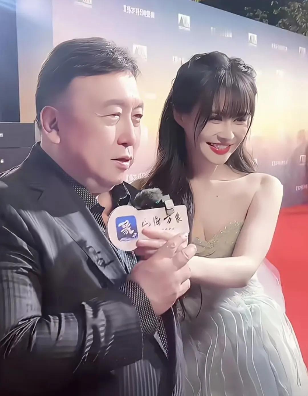 是现在的美女越来越少了，还是王晶的欣赏水平越来越低了？王晶一位很有才华的导演