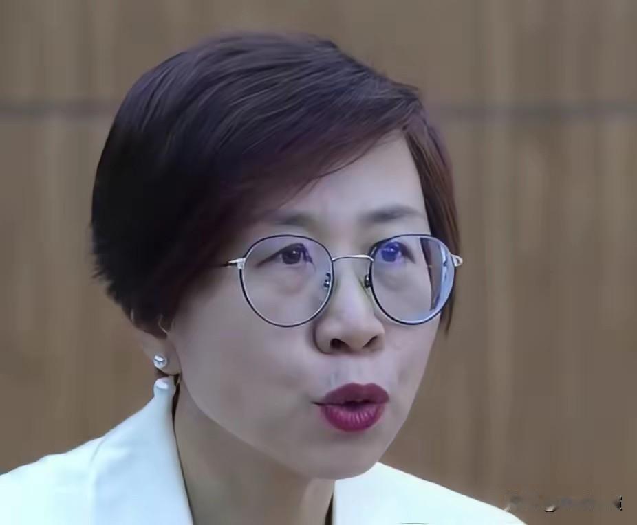 北大赵宏这回算是彻底踢到铁板上了北大的赵宏，这回真是栽大了！他顶着海归的