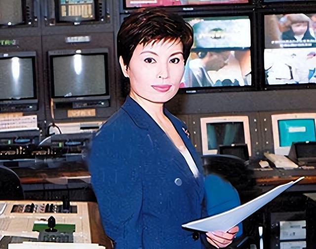 1998年，央视主持人李瑞英在新闻联播开播前十五分钟，突然电话响了，喊着“瑞英，