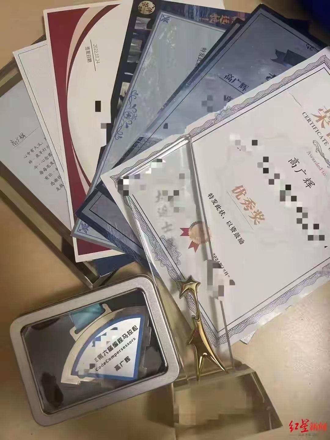 心跳骤停的48小时里，他的工作群还在@他急救室的灯亮了48小时，最终还是灭了