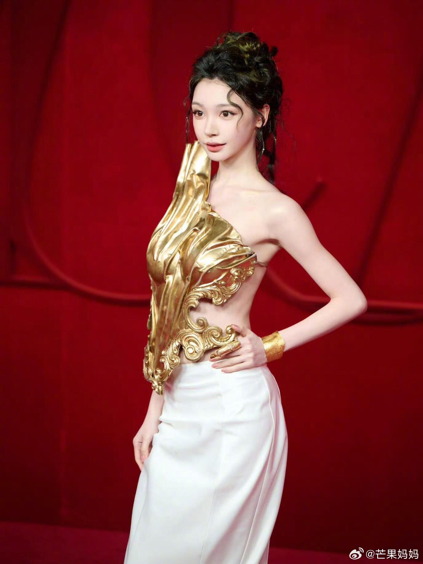 易梦玲，一直做造型一直出圈，每一套都好有设计感！​​​