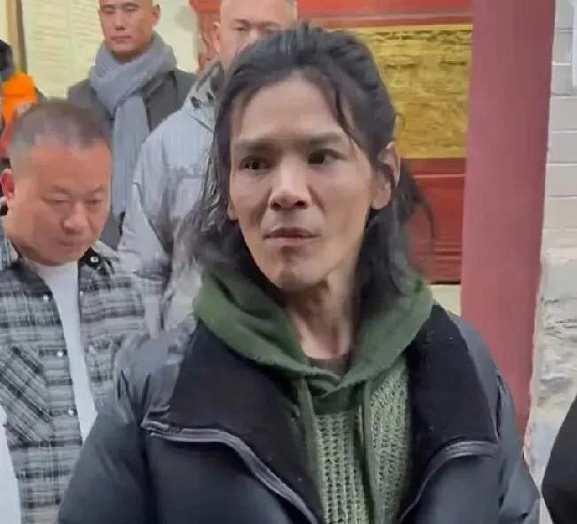 向佐真实颜值引争议什么？离开了美颜滤镜，向佐的颜值竟然还