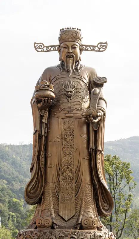 必须接住财神！大多数人的穷，不是运气差，而是胆小犹豫。财神不会大张旗鼓来，常披着