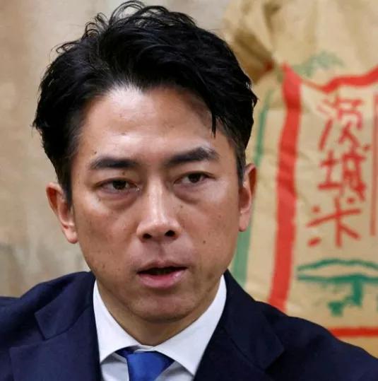 共同社消息,当地时间27日,日本新任防卫大臣小泉进次郎宣称,他当天和访日的美国战