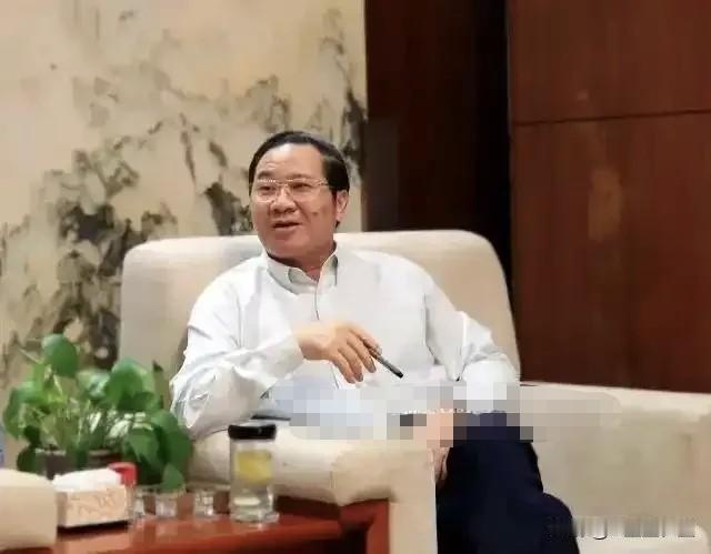 刘年新，1956年9月出生，广东兴宁人，深圳洪涛装饰有限公司董事长，在中国建筑装