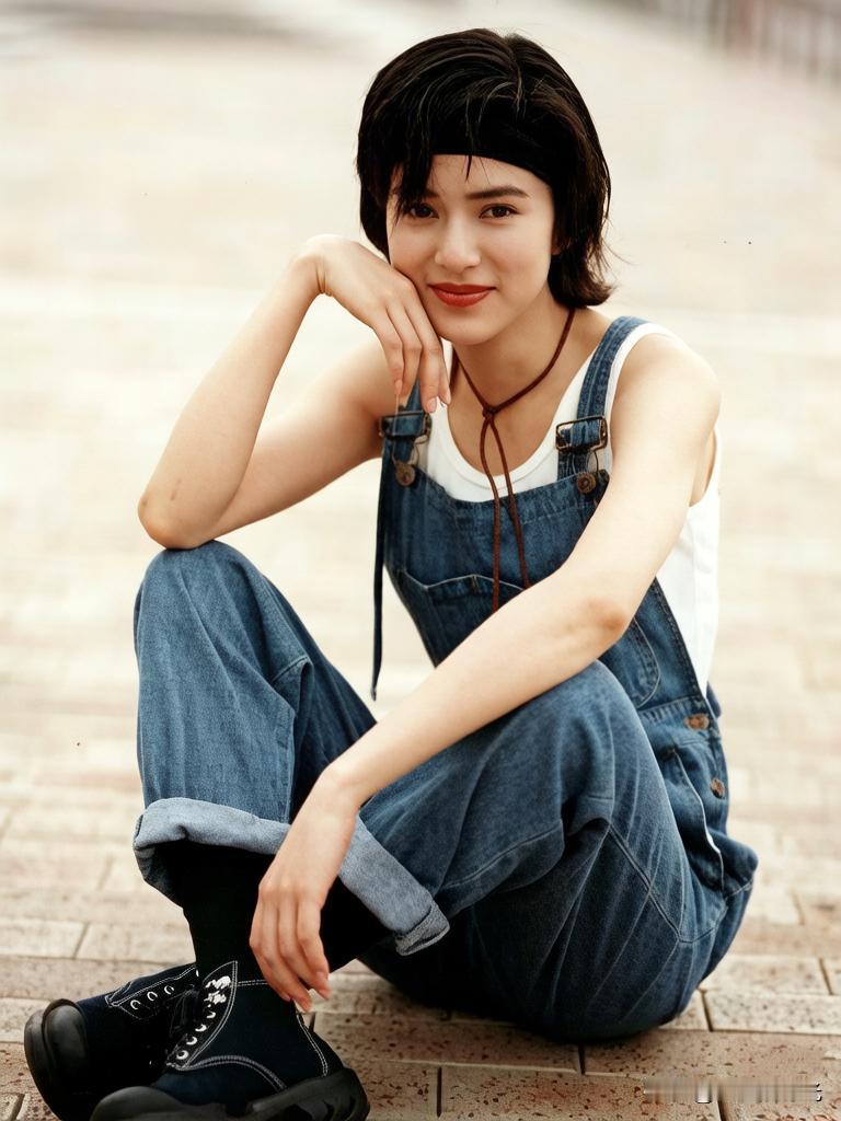 当年李添胜一眼就相中李若彤，想让她玩小龙女。李若彤第一反应是，她长得像老外，