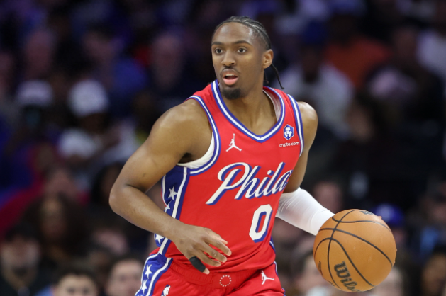 马克西我最忍不了的一点，怎么打球节奏能那么垃圾啊为什么别人的后卫一过挡拆，咱