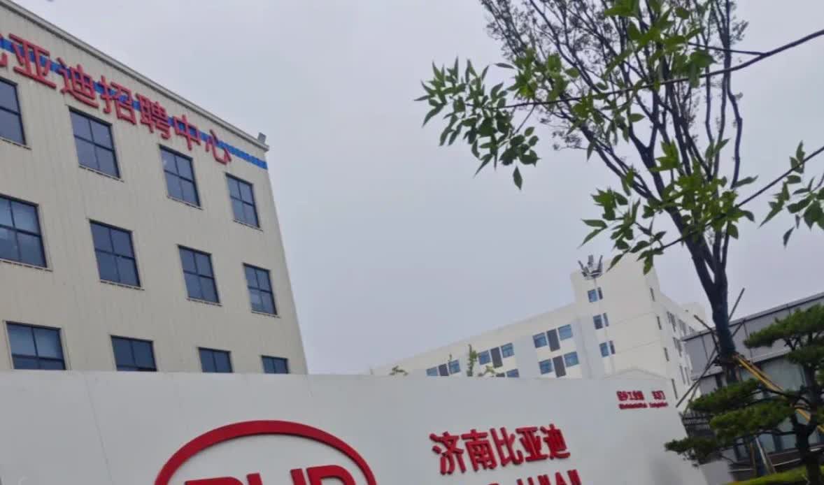 【比亚迪5月销量预测：45万辆！】比亚迪三四月份销量的微增，主要还是在去库存，加