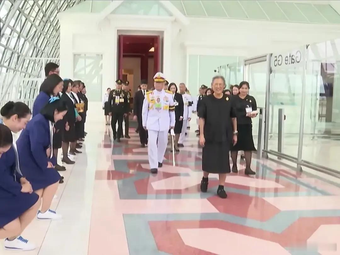 泰国王室🇹🇭8月23日~8月25日，诗琳通公主对中国海南进行官方访问。公主