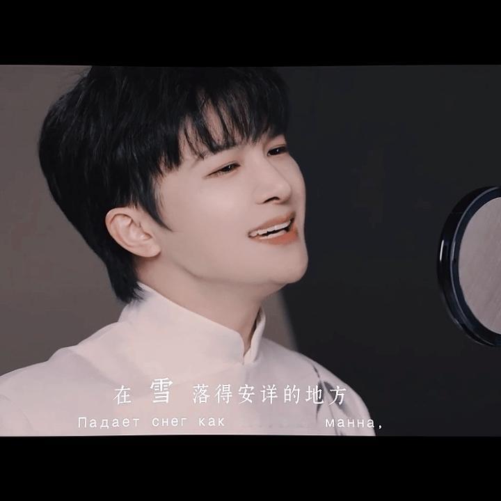 周深这首归来唱给先烈周深中俄双语唱归来的确是非常的打动到我们的内心了呀，听