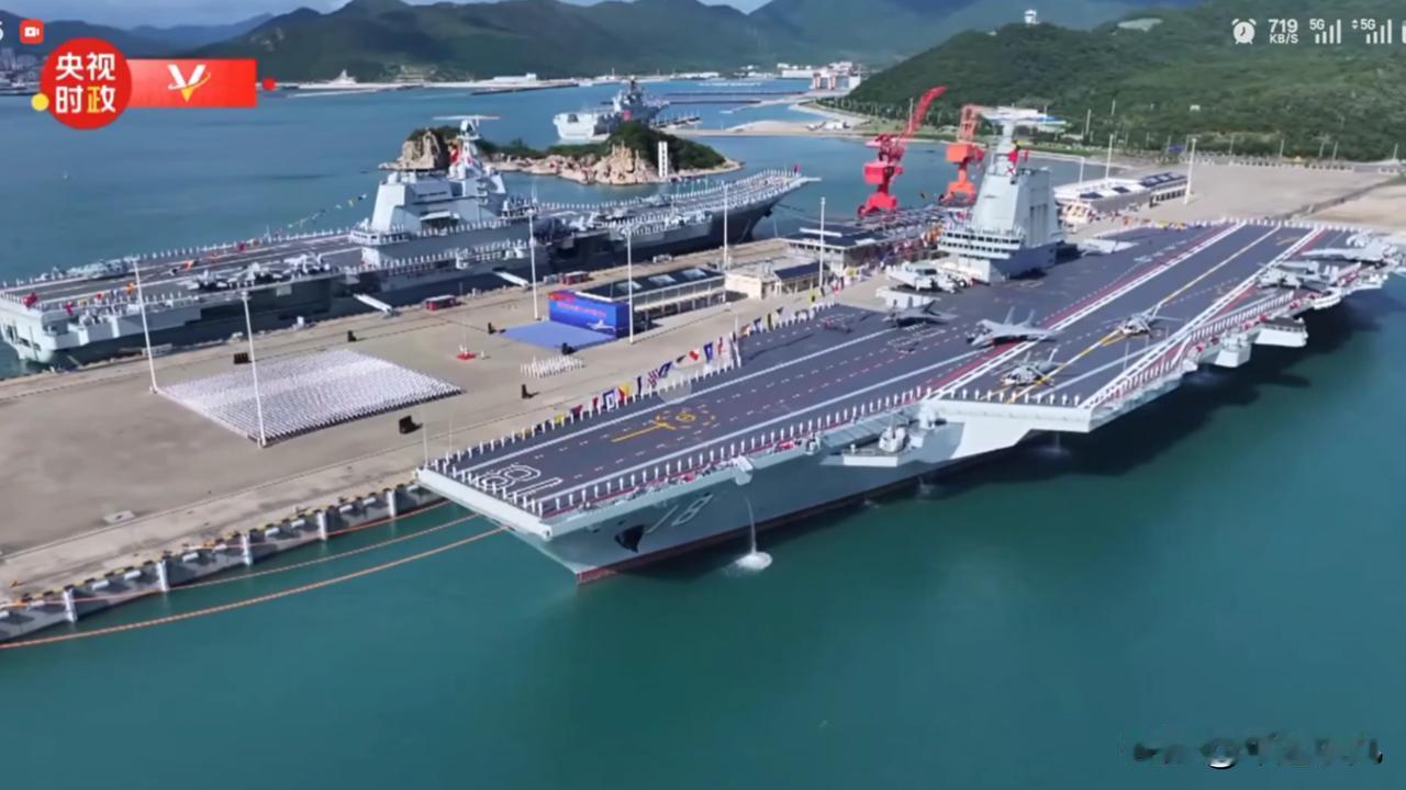 福建舰正式入列，山东舰在旁边甘当“配角”，南海舰队战力，一下傲视全球了！目前