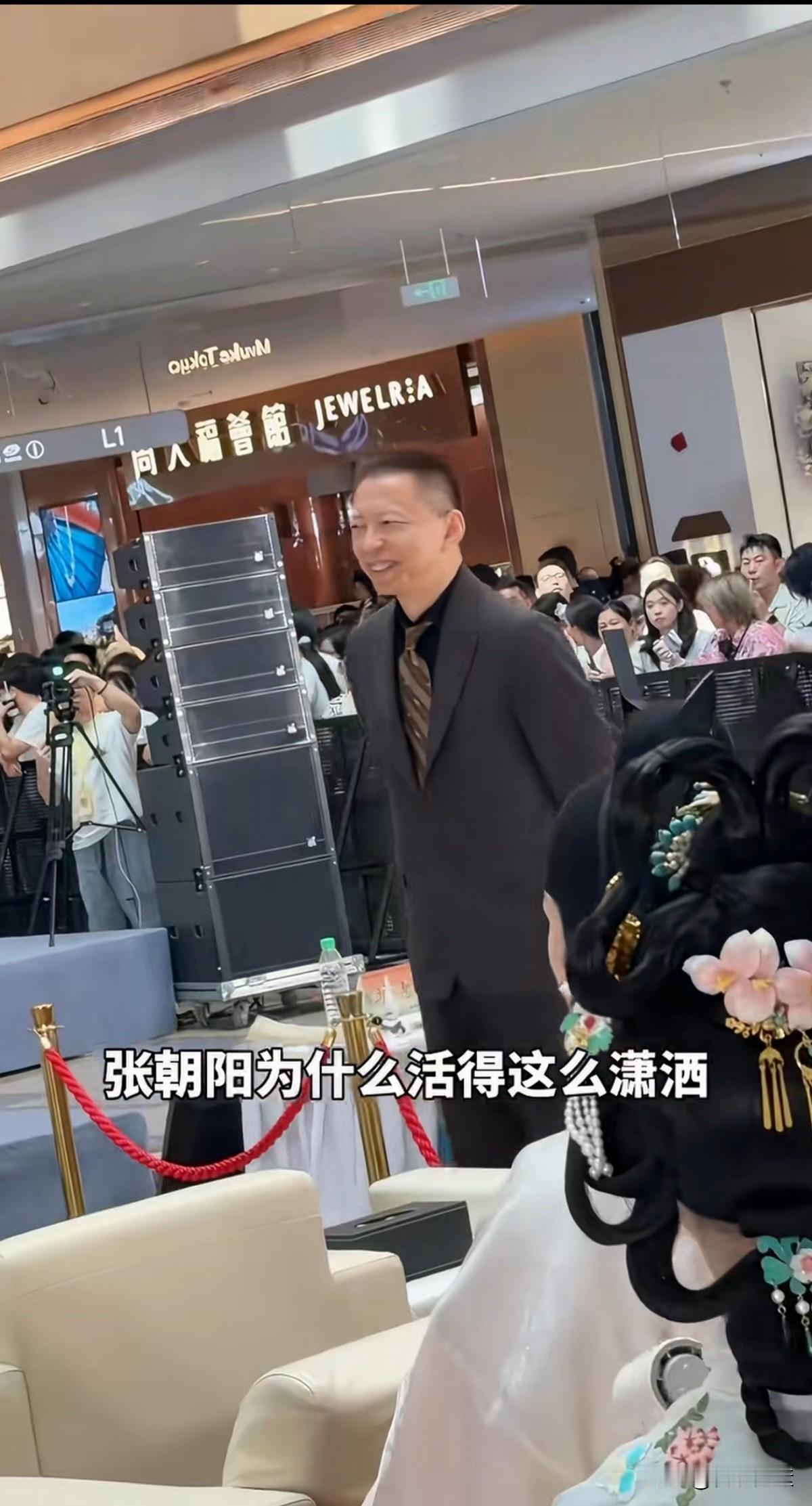 张朝阳不是最有钱的，但是，他是所有亿万富豪当中过得最好，活的最滋润的富豪，也是最