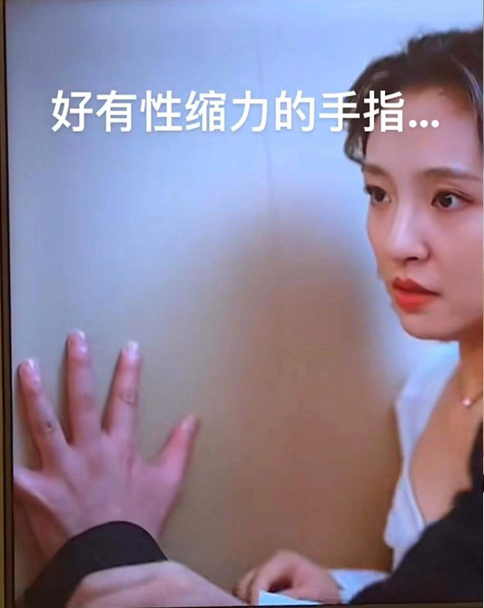 这手指对比这个蜥蜴的，好像[哭笑不得][哭笑不得]