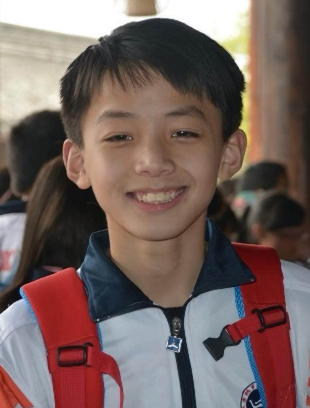 我家阿姨48了今年，个子不高，初中没毕业，老公是送水工。今天聊起孩子，她平平淡淡