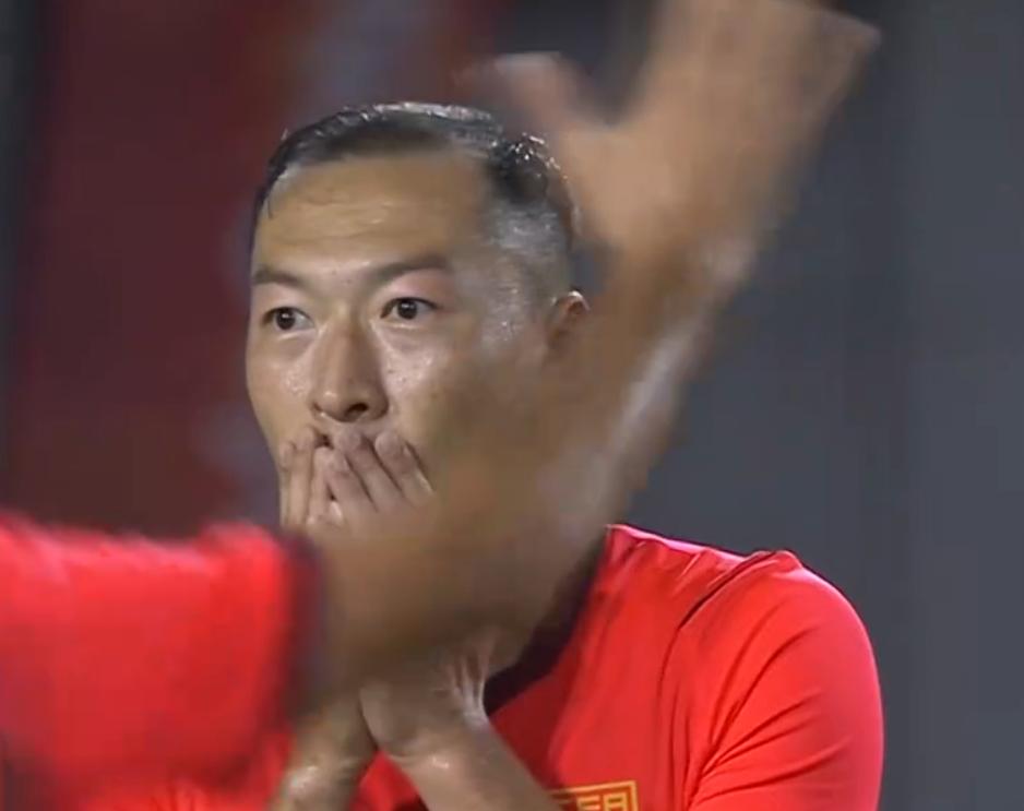 大笑话，吴曦亲述他技惊四座的进球：没踢中部位。9月16日，中国男足在亚运会的首