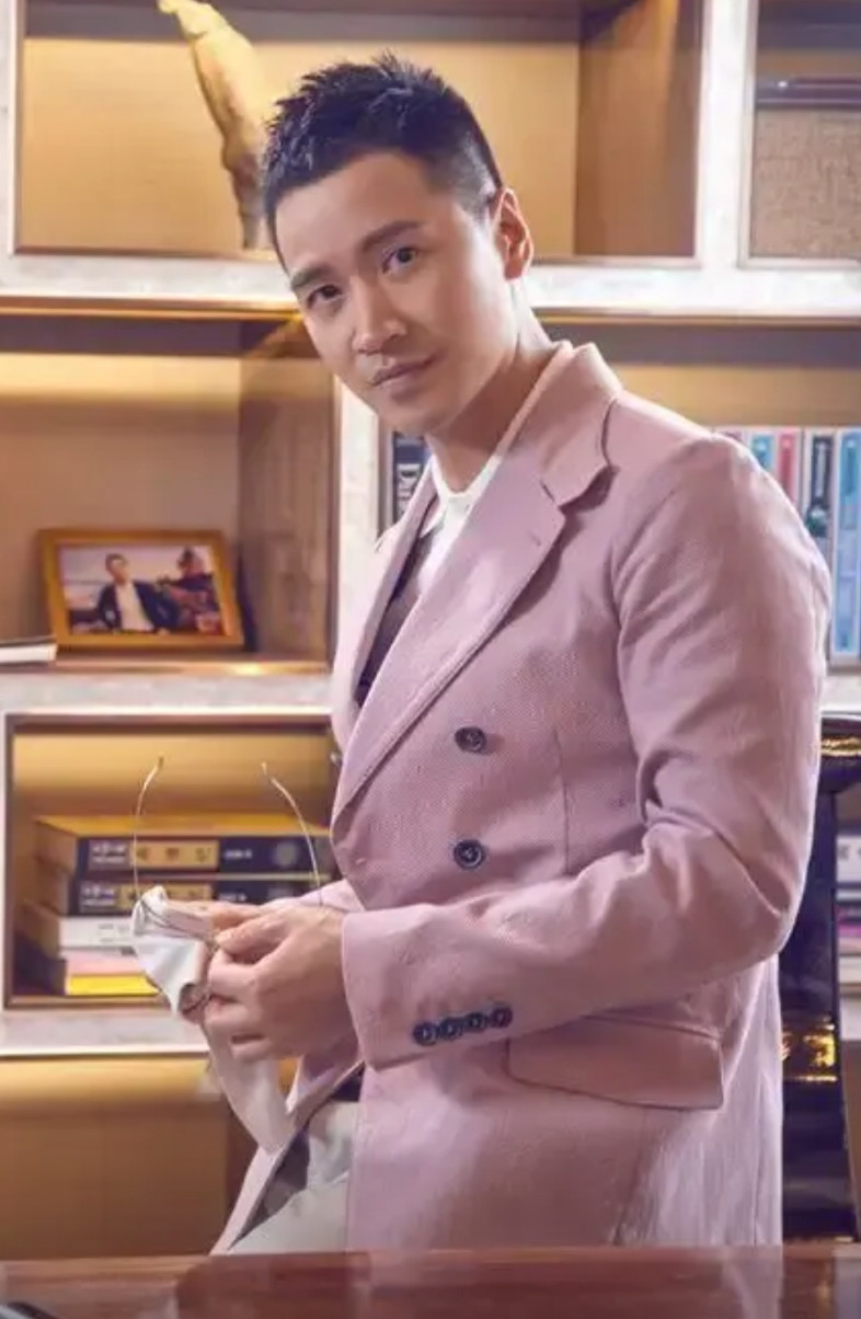 何晟铭这辈子最喜欢的不是于正更不是演戏而是改名他最初叫何福荣，是