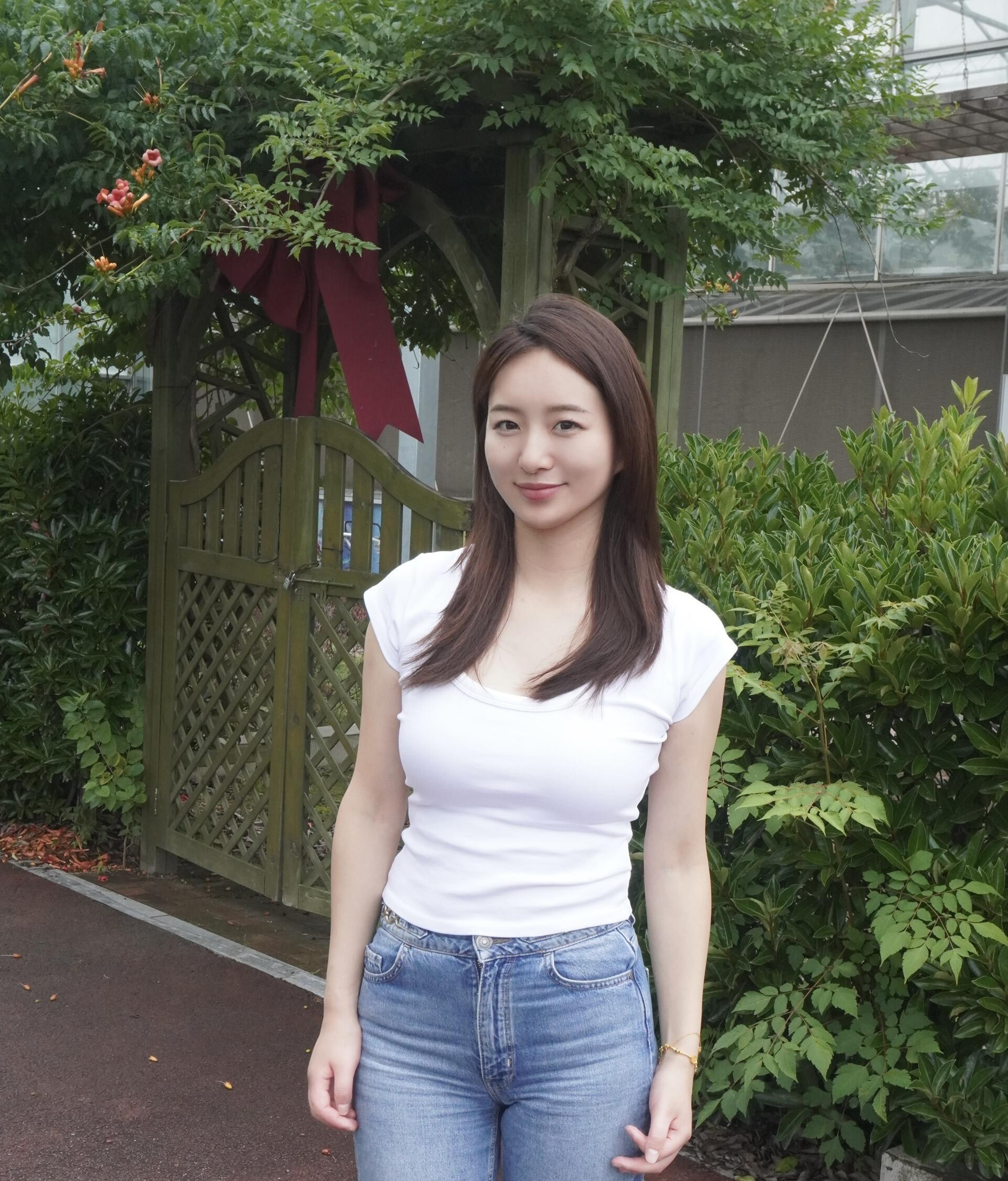 今天被一个00后小姑娘叫阿姨叫阿姨也就算了居然说我太胖了拜托，我很胖吗难道