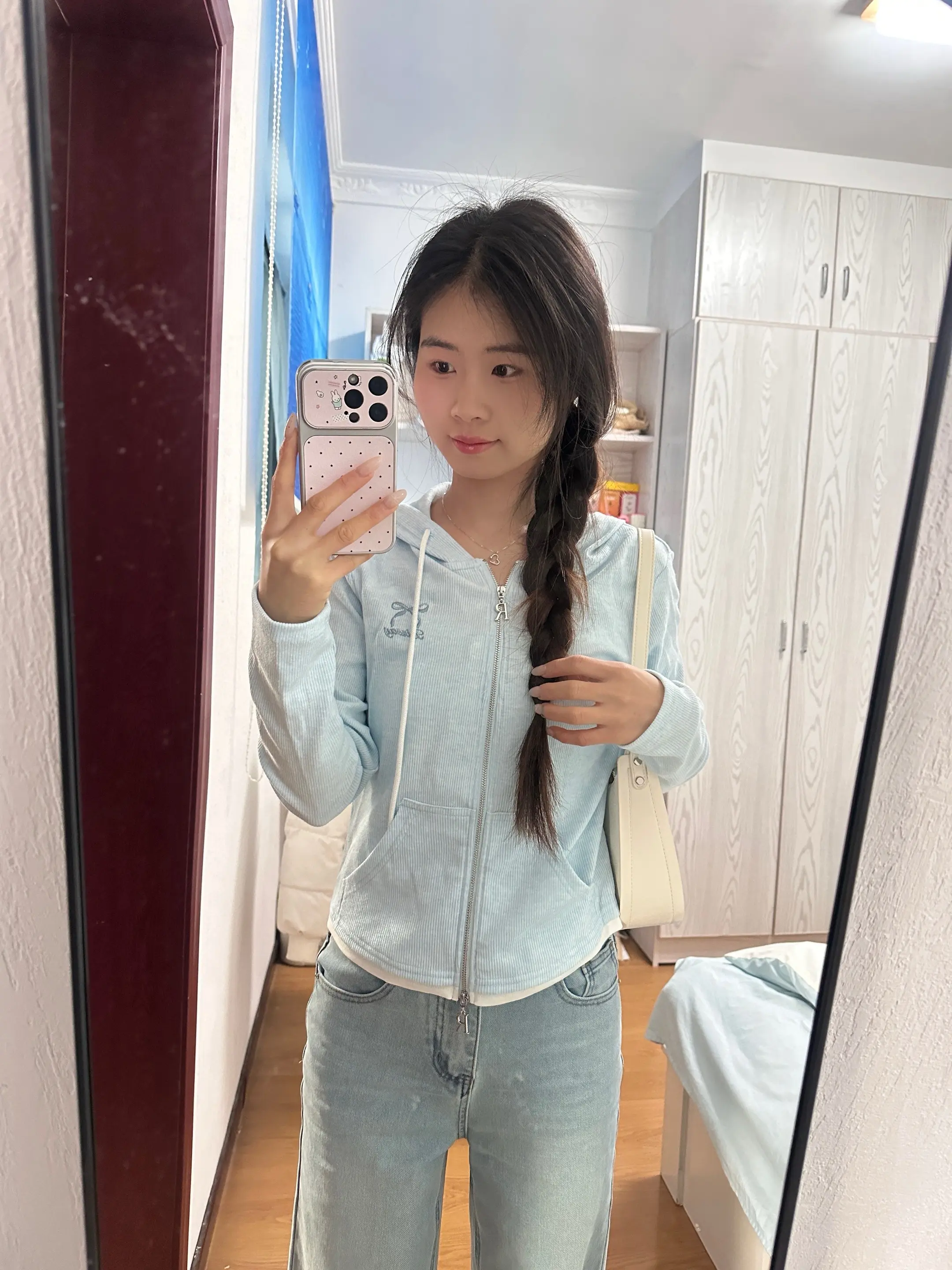 结婚的在等回家，被爱的在等电话，恋爱的在等信息，喜欢的在等一句话，而你...