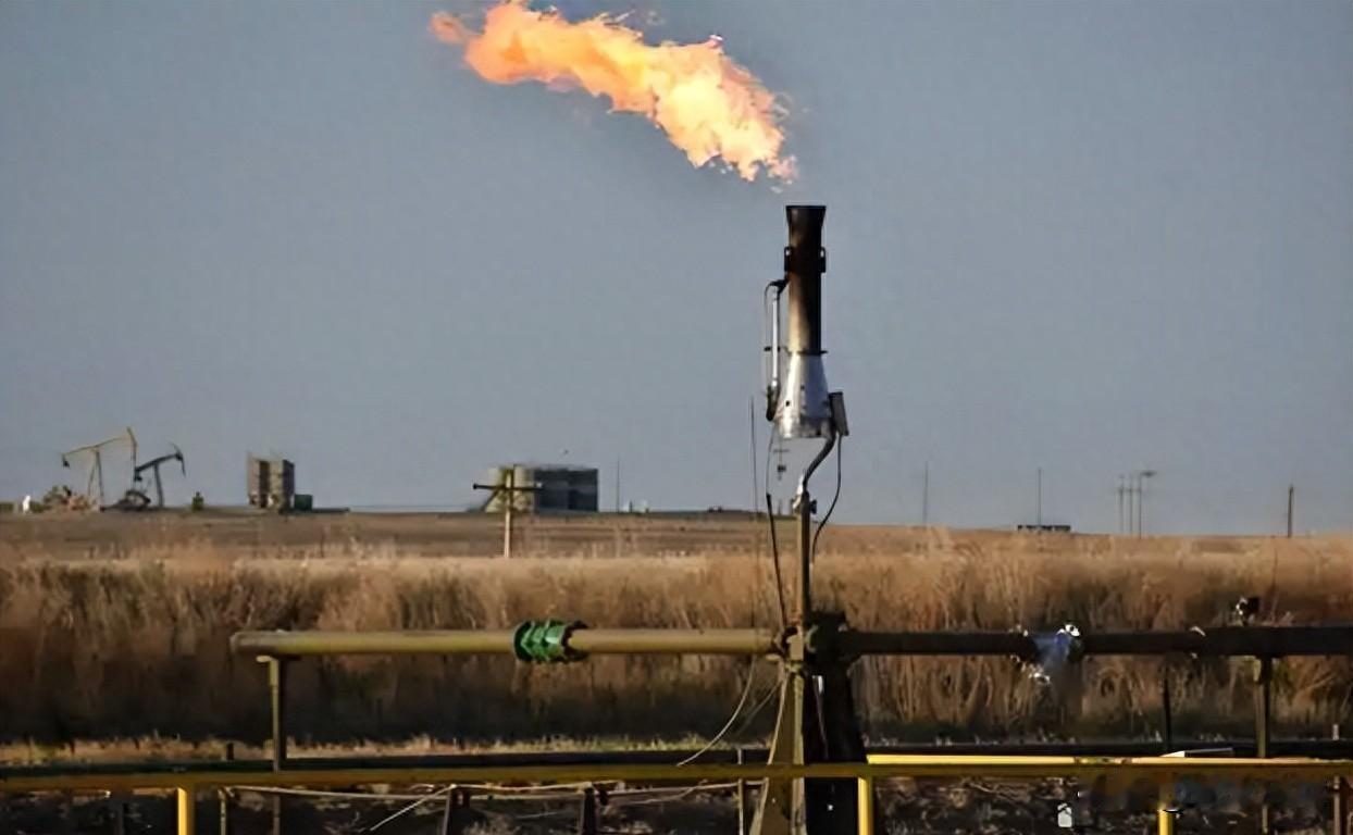 低浓度瓦斯年排近300亿方，欧美放弃十年，中国团队真干成了。十年前，煤矿里飘着